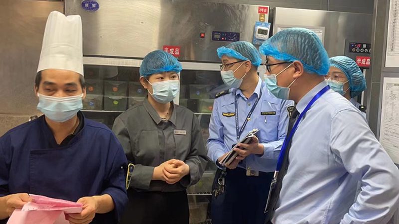 在考虑价格因素时，要注意性价比。以下是一些建议：